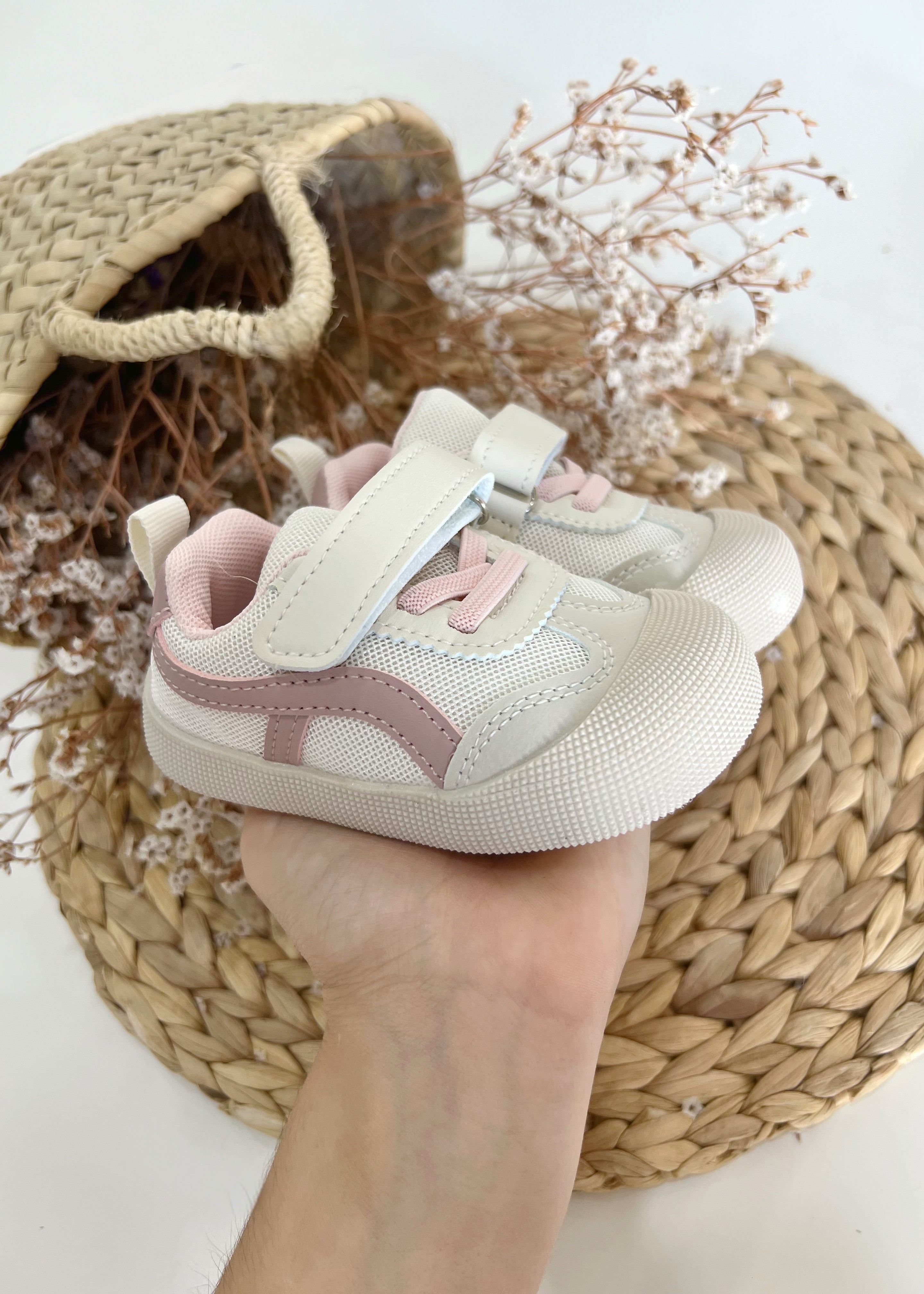 Deportivas punteras rosa