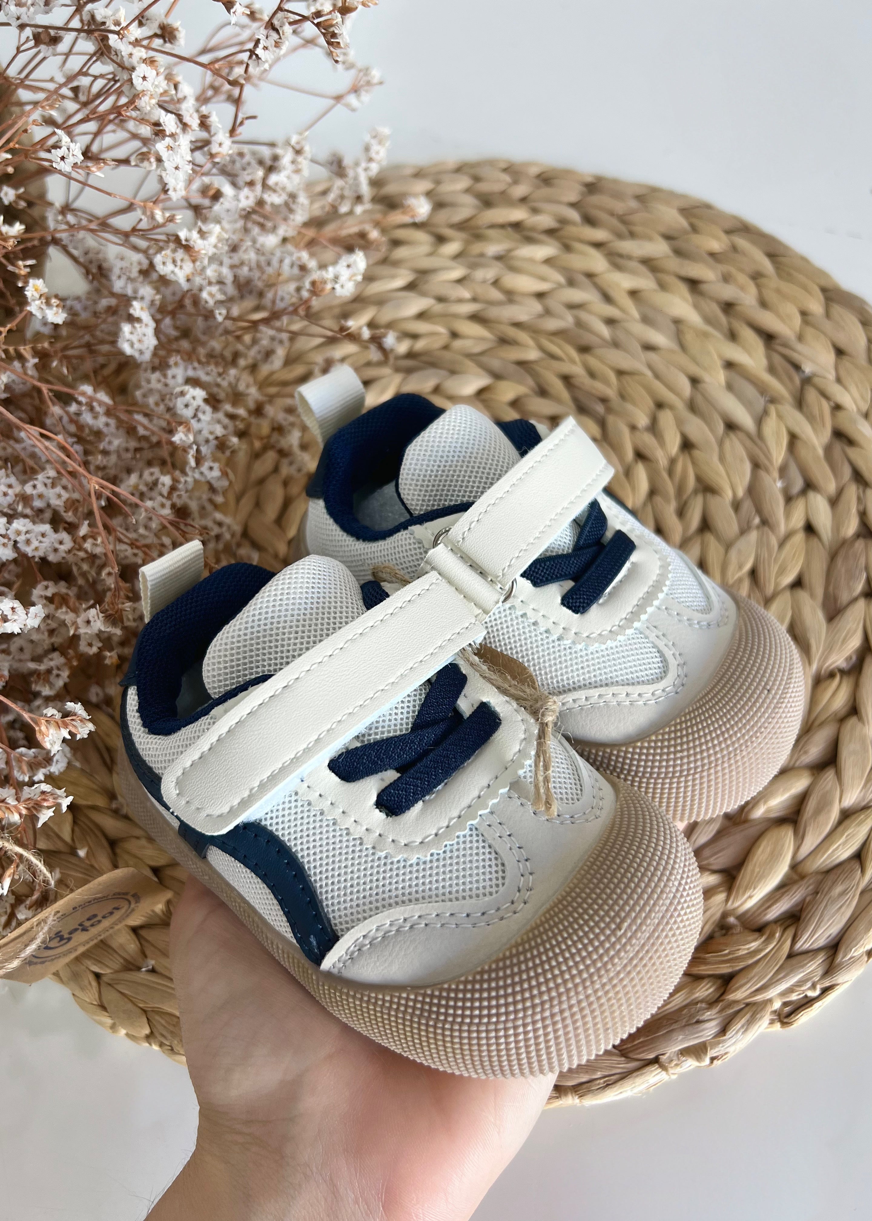 Deportivas punteras marino